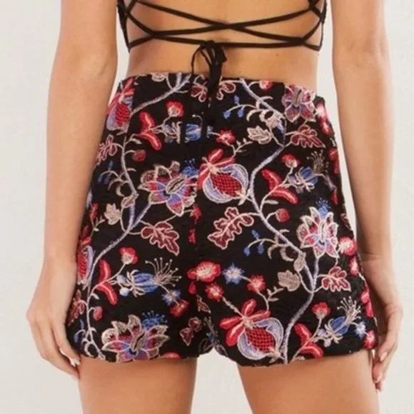 AKIRA High Waisted Embroidered Floral Print Shorts - Picture 9 of 9